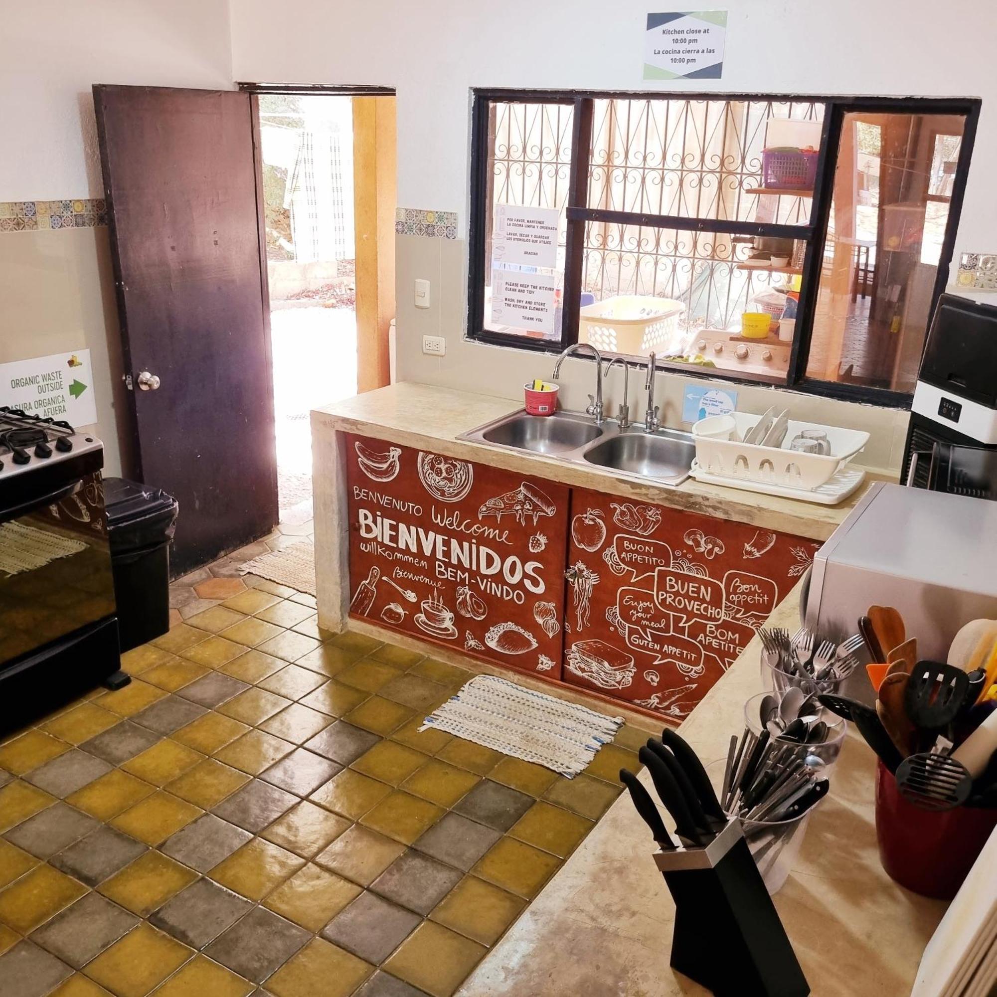 Casa Pura Vida Surf Hostel - Tamarindo Costa Rica Buitenkant foto