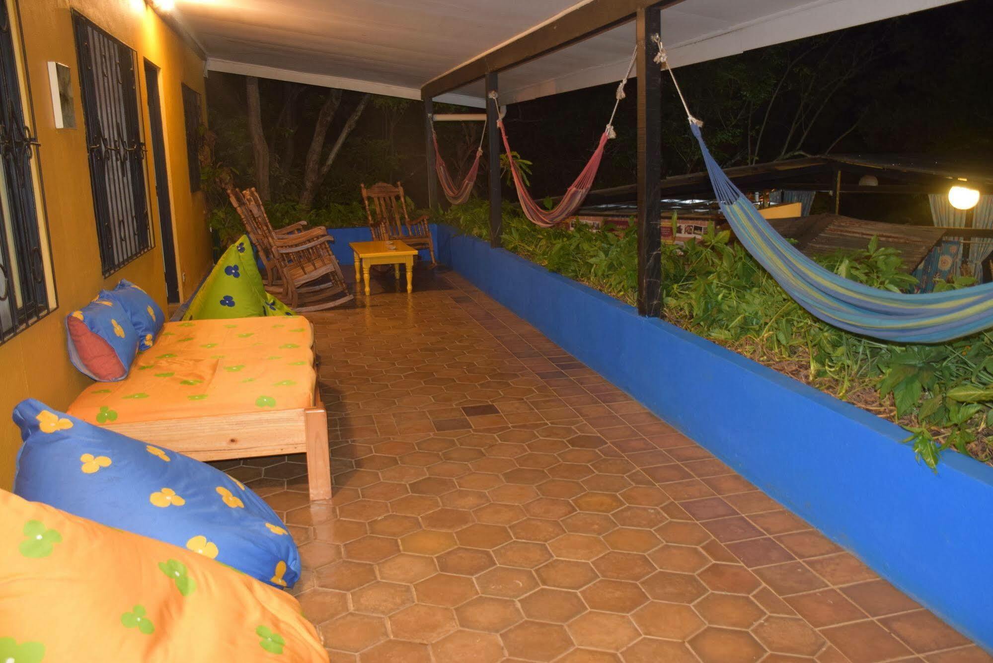 Casa Pura Vida Surf Hostel - Tamarindo Costa Rica Buitenkant foto